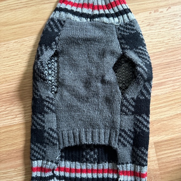Gray Plaid Sweater with Deer Design - Picture 2 of 3